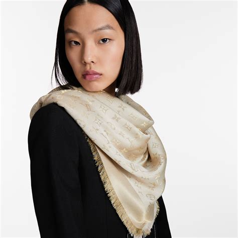 chale noir louis vuitton|Monogram Shine Shawl S00 .